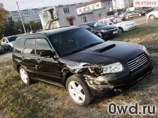 Битый автомобиль Subaru Forester