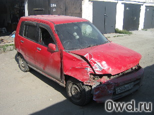 Битый автомобиль Nissan Cube