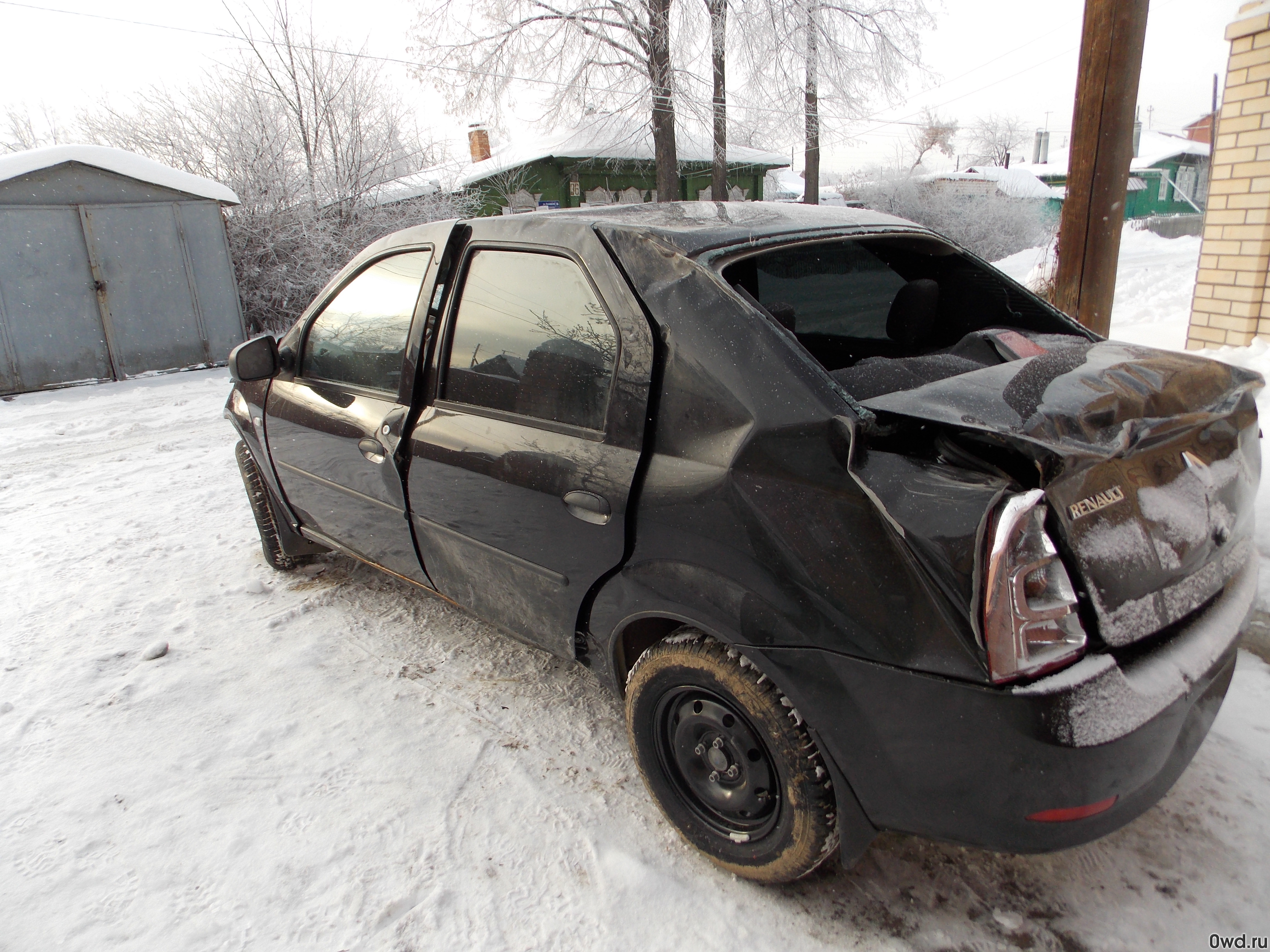 Битый автомобиль Renault Logan (2011) в Челябинске